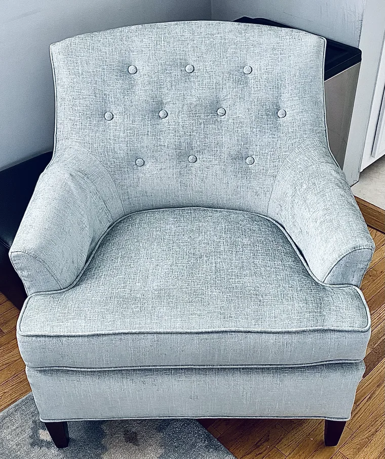 Button-tufted armchair in pale blue-grey